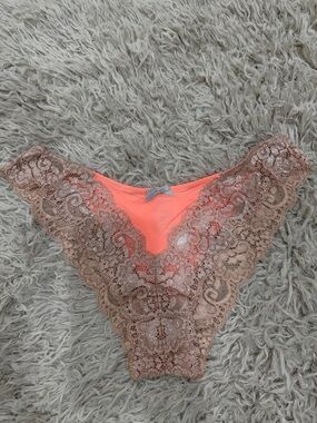 NWT Victoria’s Secret Dream Angels Beige Floral Shimmer Cheekini SMALL